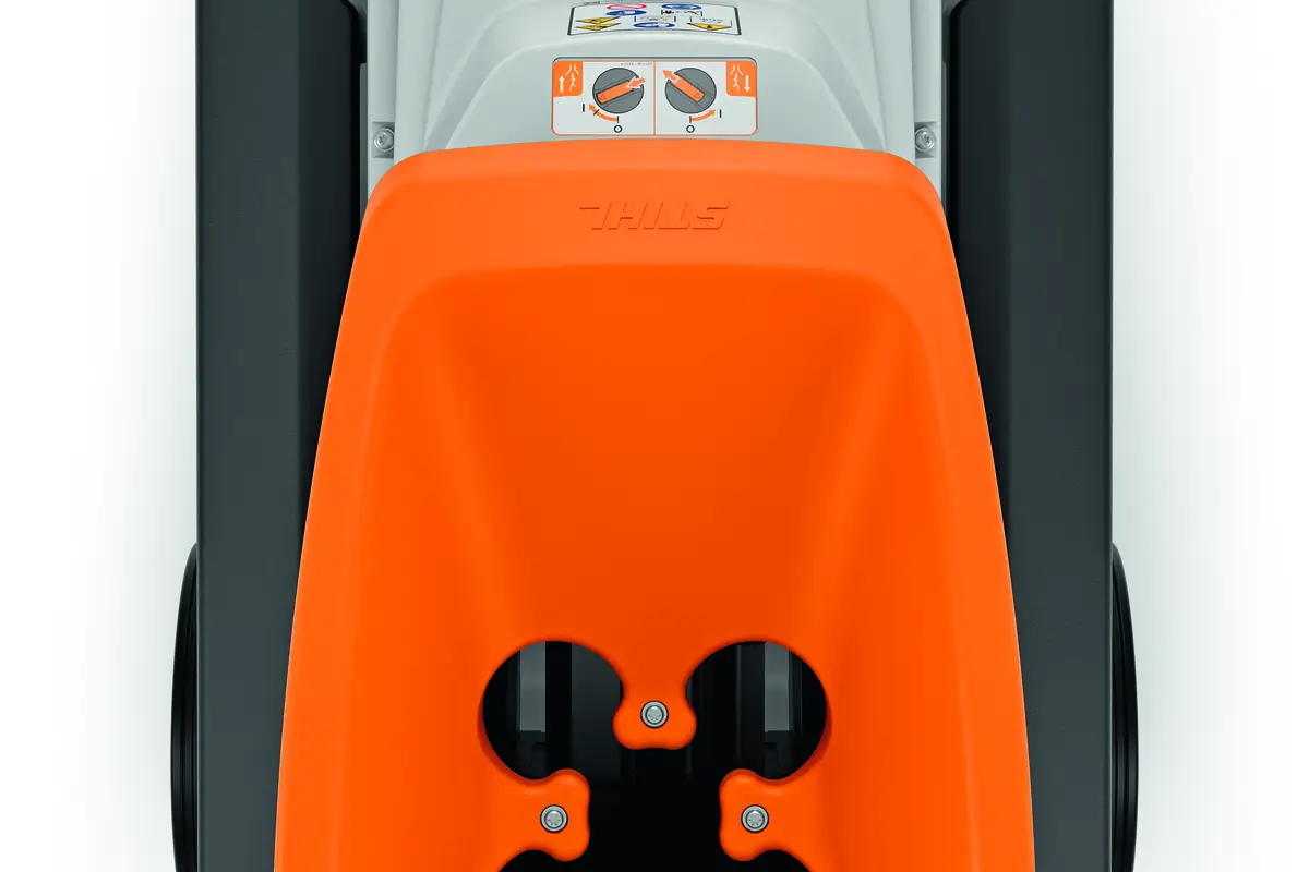 STIHL GHE 140L — elektryczny poniżej 95 dB przy operatorze w ogrodzie