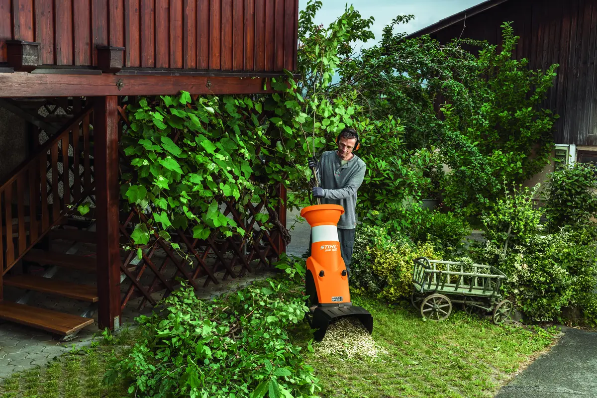 STIHL GHE 150 — mechanizm nożowy w pracy z gałęziami