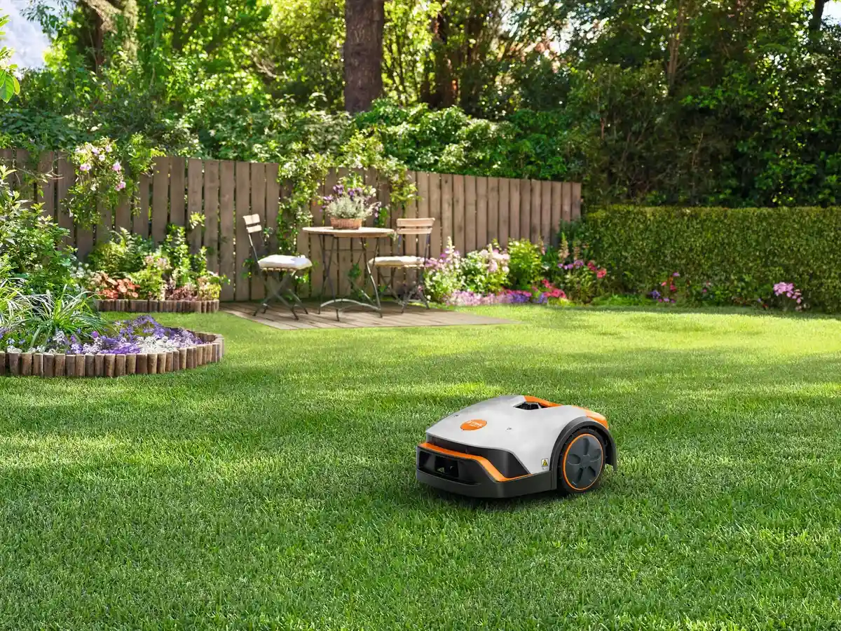 Czy trzeba przygotować robota koszącego STIHL do zimy?