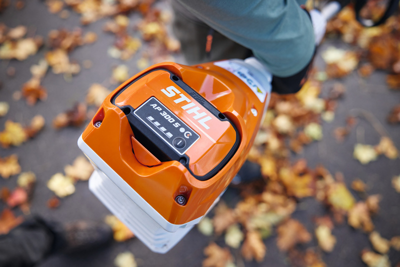 STIHL KMA 120 R – KombiMotor akumulatorowy