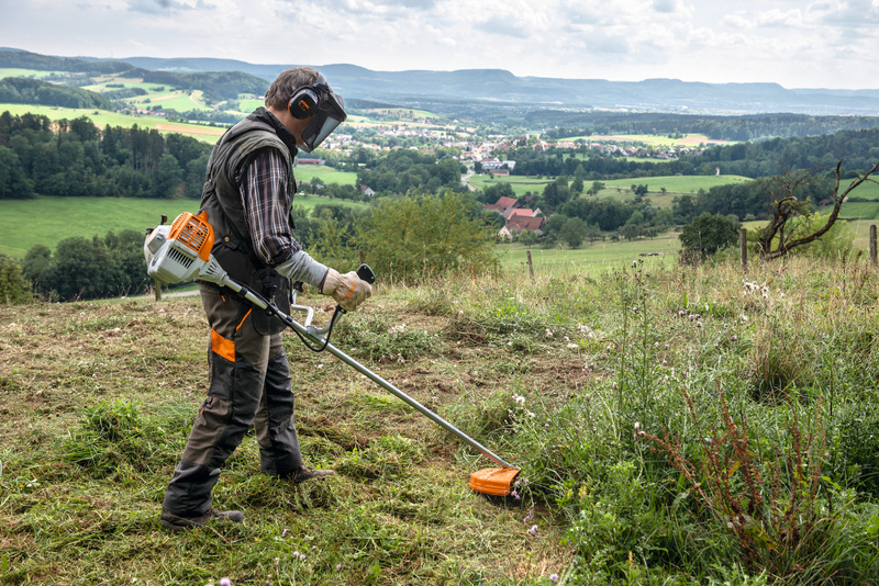 STIHL FS 235 – kosa spalinowa ZESTAW trójząb + osłona