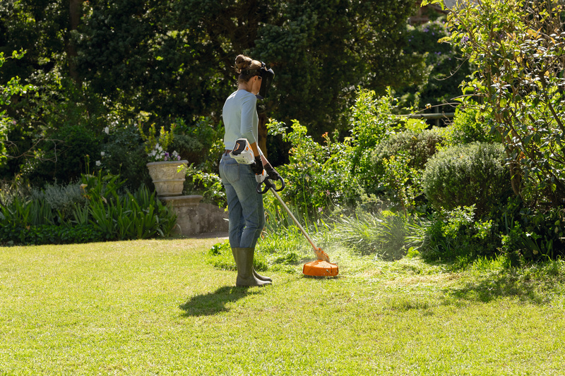 STIHL Kosa akumulatorowa FSA 60 R – zestaw 2 × AK 30 + AL 101
