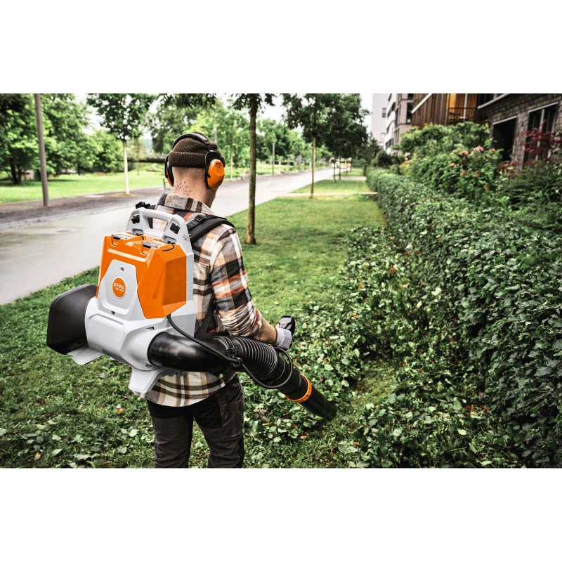 Plecakowa dmuchawa do liści STIHL BRA 280 B na akumulator (bez akumulatora i ładowarki)