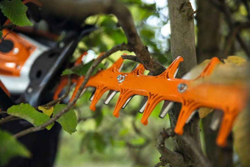 Stihl Nożyce akumulatorowe do żywopłotów HSA 130 T [36 V] z systemem AP. listwa tnąca o dł. 75 cm - precyzyjne cięcie