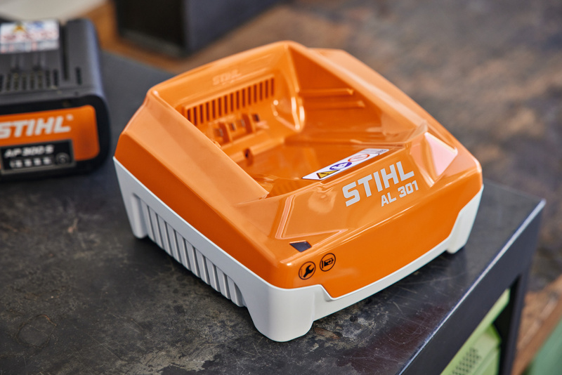 Stihl Ładowarka AL 301 - wskaźnik stanu pracy (LED)
