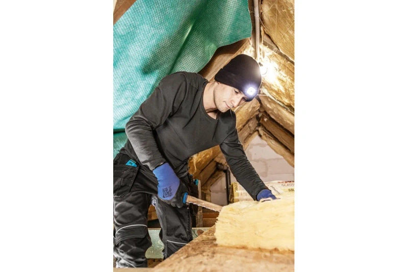 Czapka z lampką LED czarna