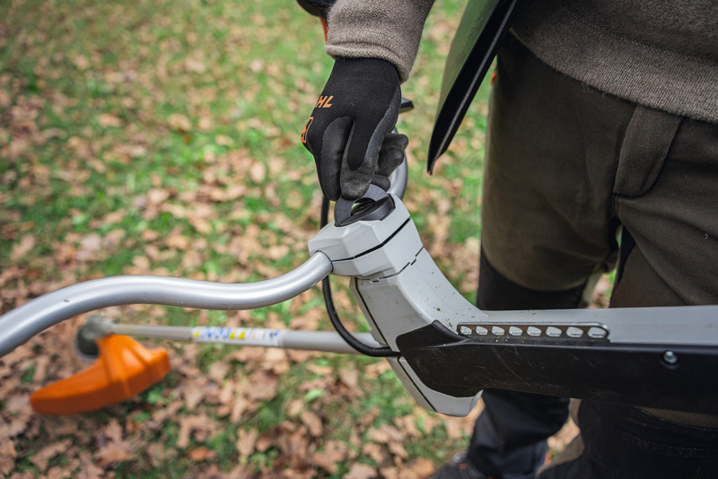 STIHL FSA 200 – kosa akumulatorowa, PC 28-2