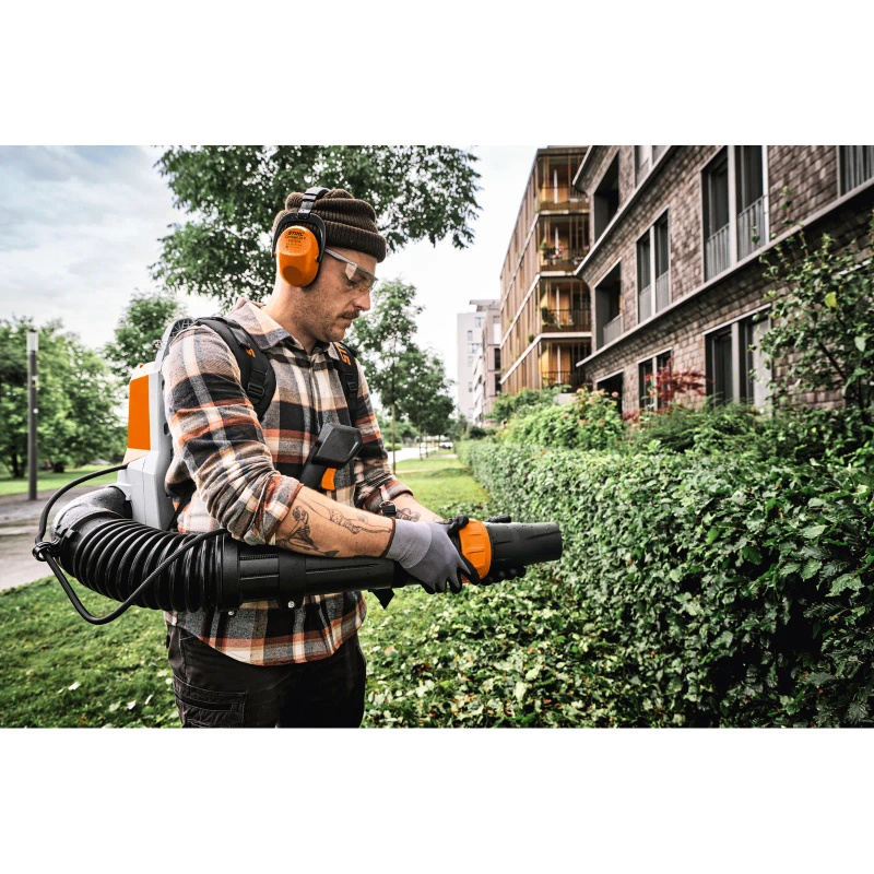 Plecakowa dmuchawa do liści STIHL BRA 280 B na akumulator (bez akumulatora i ładowarki)