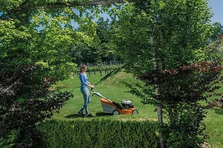 STIHL RM 650 VS – kosiarka spalinowa, 48 cm, kosz 70 l, 3,5 KM