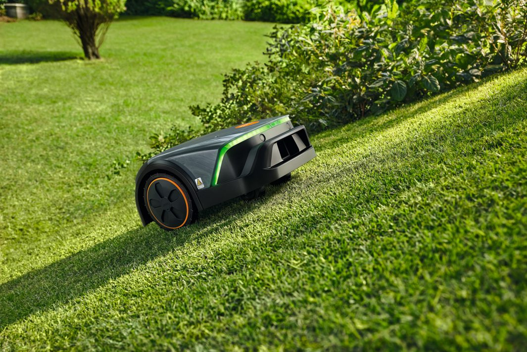 STIHL Robot koszący iMOW 3 EVO (500m2) - kompaktowa konstrukcja