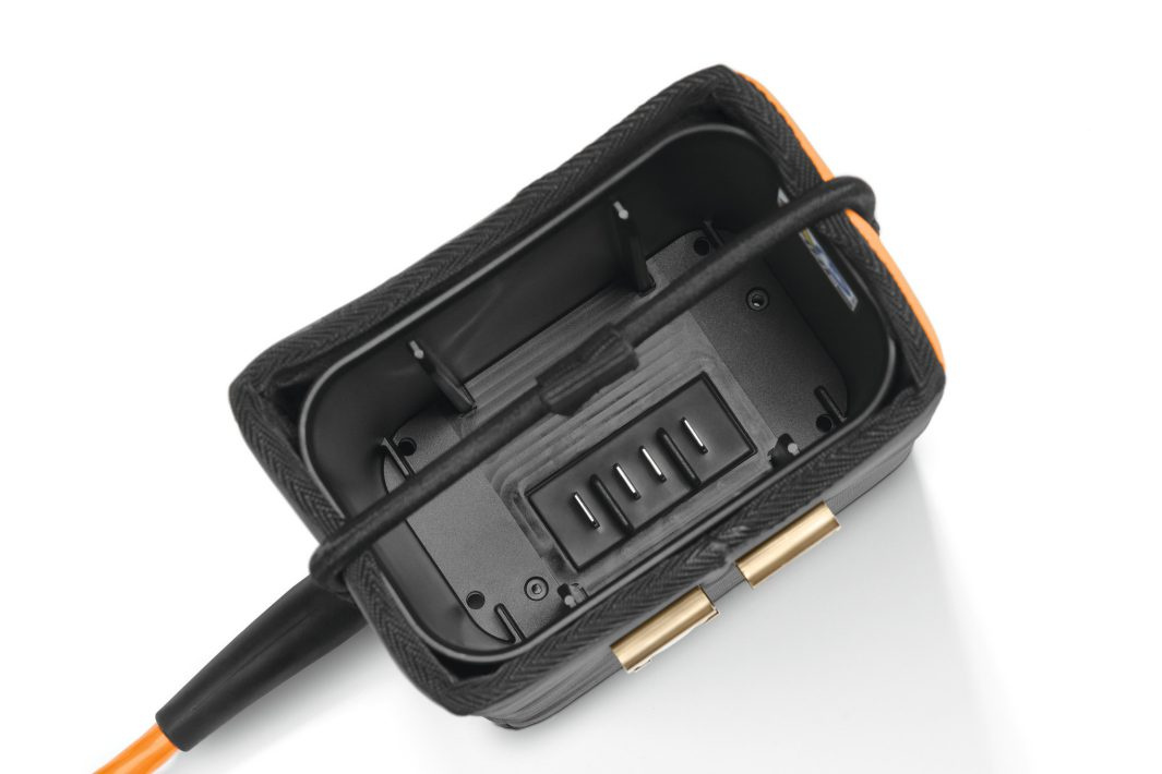 Kieszeń na akumulator AP z przewodem ADVANCE X-Flex STIHL – bezpieczeństwo i wygoda - elastyczny pasek i szybki dostęp