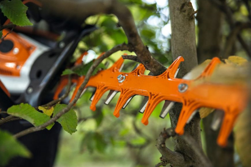 Stihl Nożyce akumulatorowe do żywopłotów HSA 130 T. listwa tnąca o dł. 75 cm - ZESTAW