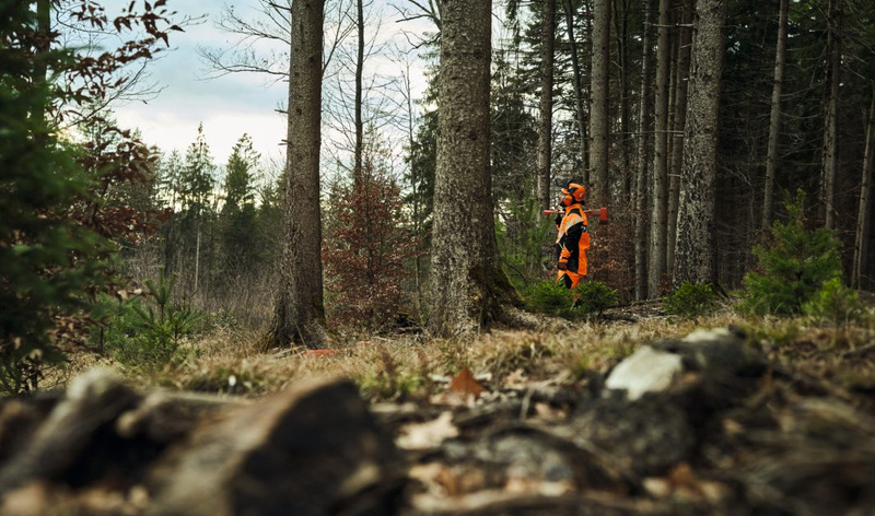 Spodnie robocze STIHL ADVANCE FlexTEC – Profesjonalne i bezpieczne