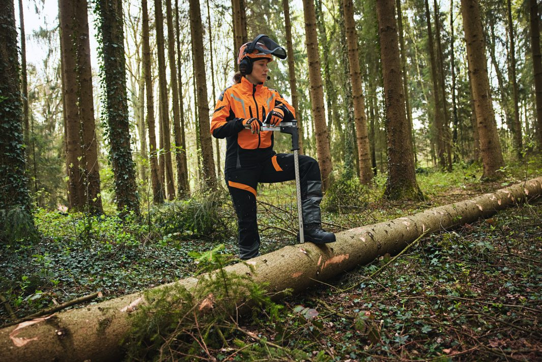 STIHL Spodnie ADVANCE X-Light czarne – ultralekkie i wytrzymałe - elastyczność i ochrona