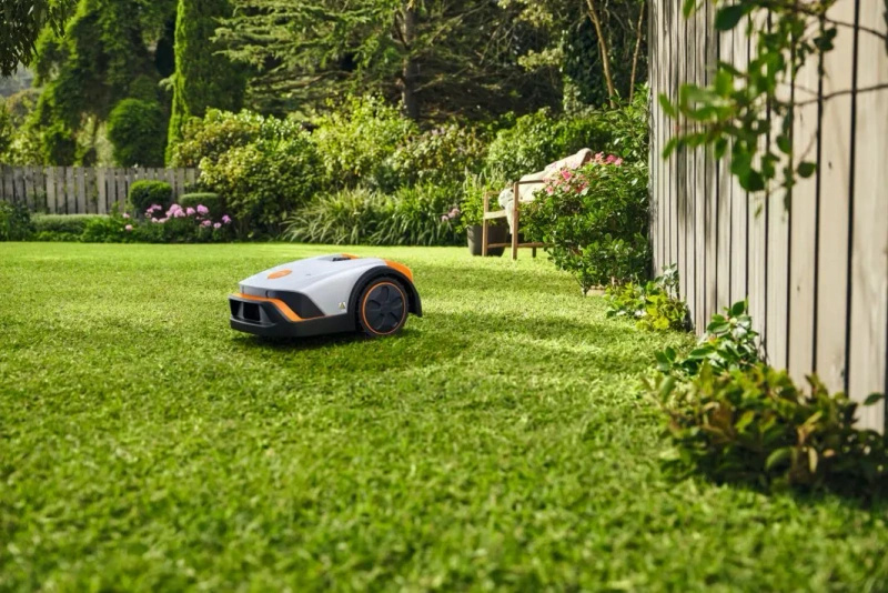 STIHL Robot koszący iMOW 6 (3000m2) + Install KIT 1